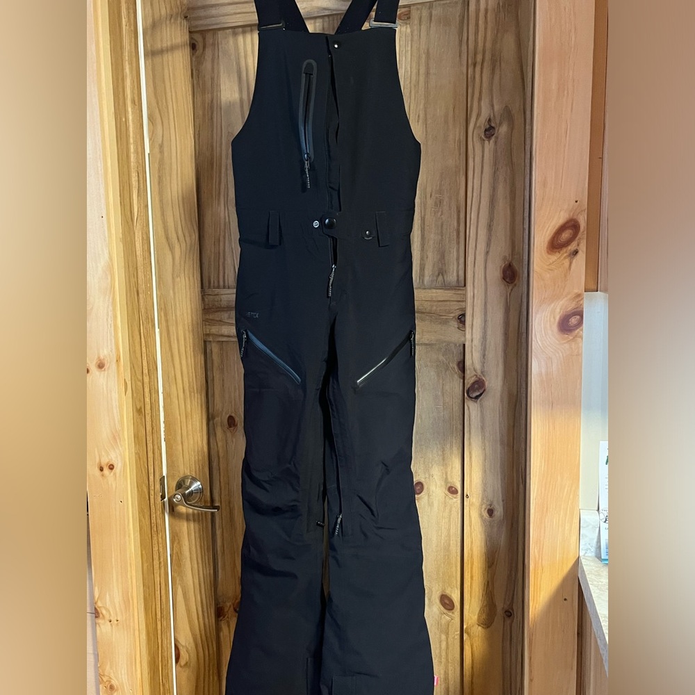 Volcom Elm GORE-TEX Bib Overalls - Women's S -- Black